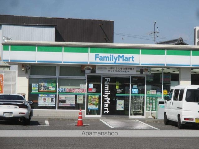 コンビニ　ファミリーマート（コンビニ）まで1135m