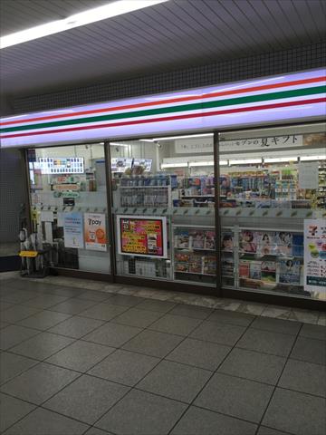 コンビニ　セブンイレブン（コンビニ）まで882m