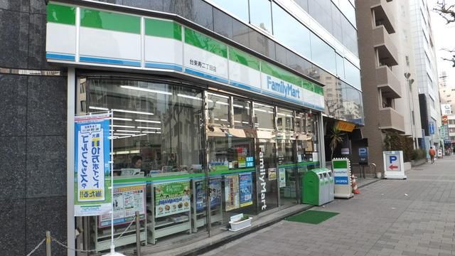 コンビニ　ファミリーマート（コンビニ）まで140m