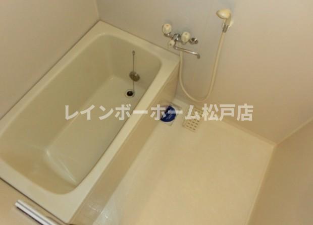バス・シャワールーム　お風呂で日々の疲れを落としましょう
