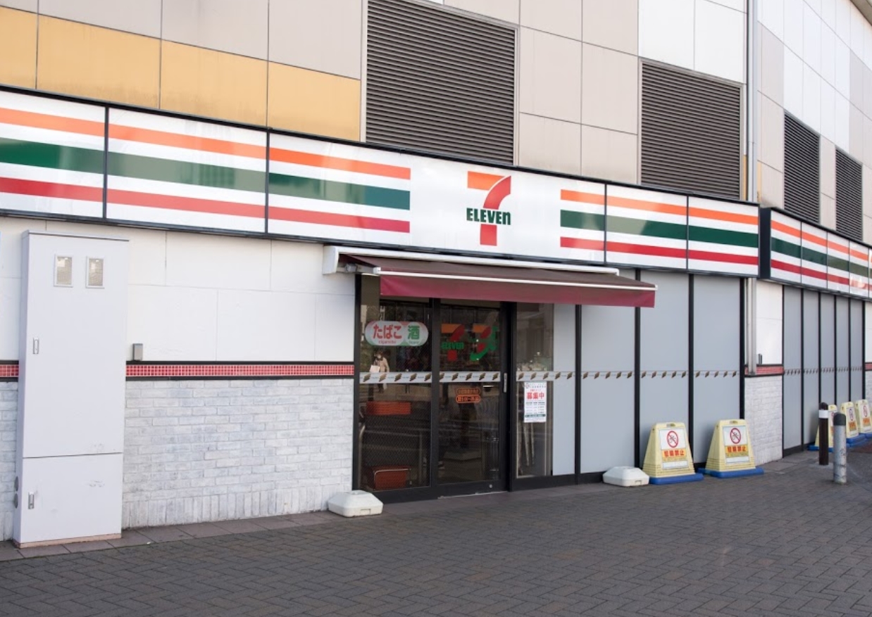 コンビニ　セブンイレブン小田急喜多見店（コンビニ）まで316m