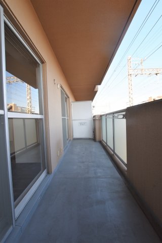 バルコニー　同物件、別号室の写真です。