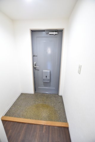 玄関　同物件、別号室の写真です。