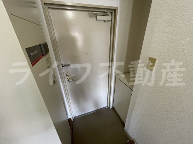 玄関　収納もある玄関です