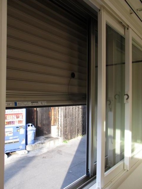 バルコニー　別室参照　防犯シャッター