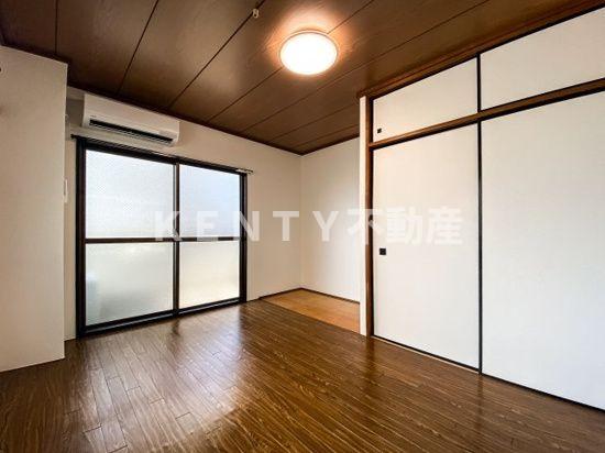 その他部屋・スペース　開放的な寝室です