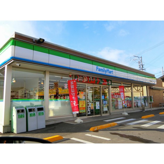コンビニ　ファミリーマート中野東吉田店（コンビニ）まで530m