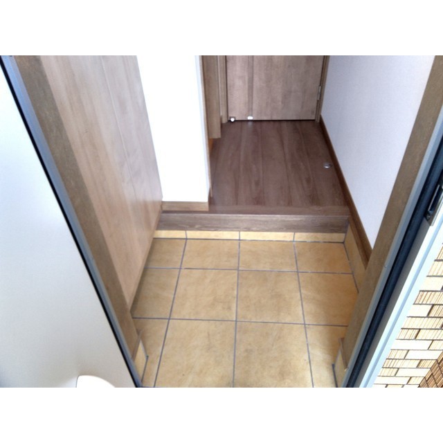 玄関　※隣部屋　参考写真です
