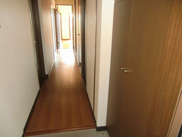 玄関　下駄箱のある玄関