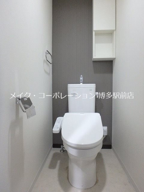 トイレ　同物件、別部屋の写真です。
