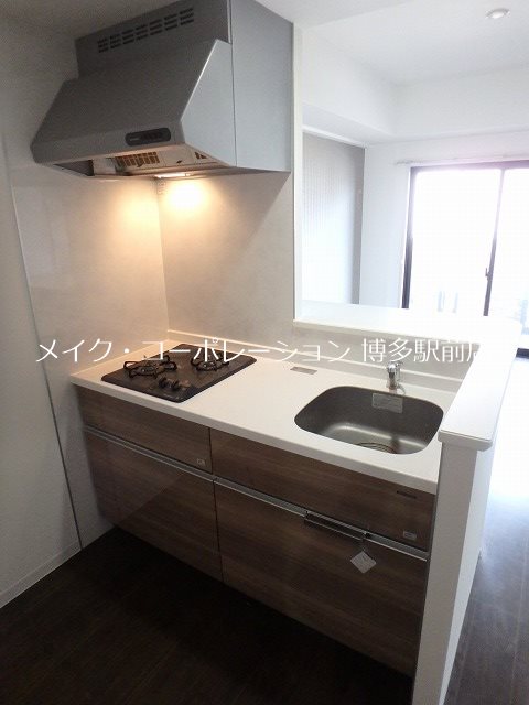 キッチン　同物件、別部屋の写真です。