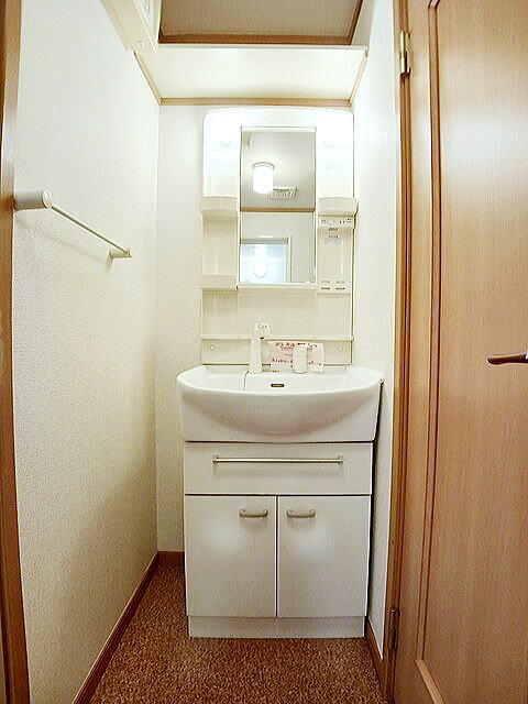 洗面設備　明るい洗面所です★