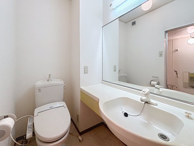 洗面設備　掲載写真は同型モデルを掲載しており実際のお部屋と仕様等が異な