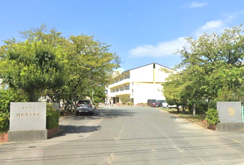 小学校　筑後市立羽犬塚小学校（小学校）まで1833m