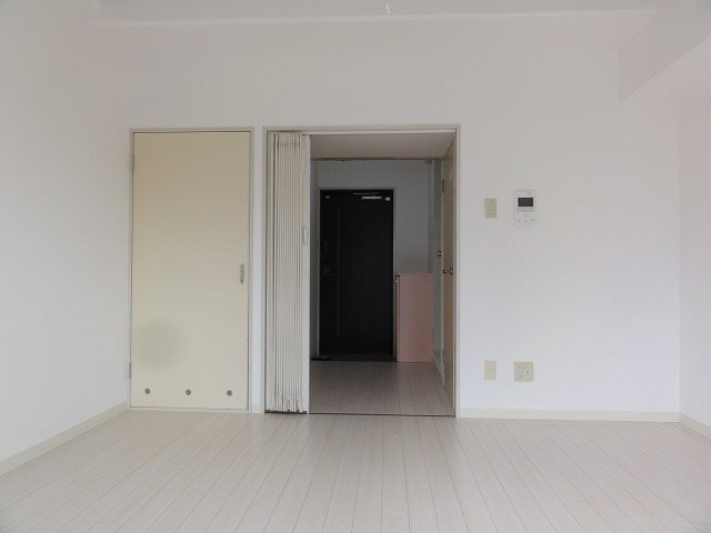 居室・リビング　別のタイプのお部屋です。