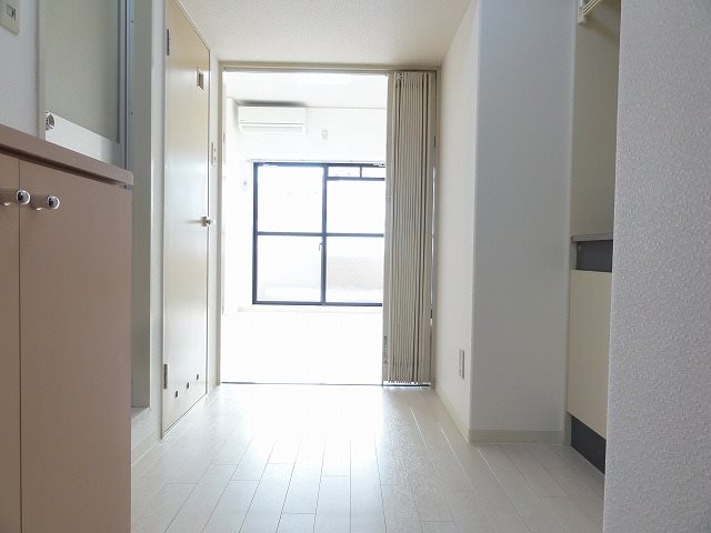 玄関　別のタイプのお部屋です。
