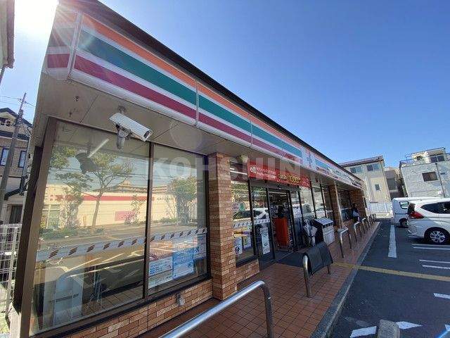 コンビニ　セブンイレブン（コンビニ）まで352m