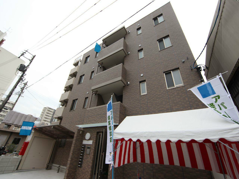 建物外観　外観　防犯カメラ付　オートロック　外壁タイル張り