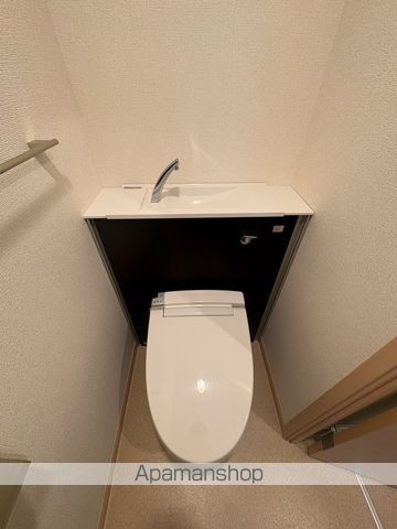 ＪＲ東海道本線 浜松駅 バス乗車時間：20分 最寄りバス停で下車 徒歩7分 4階建 築13年のトイレ写真