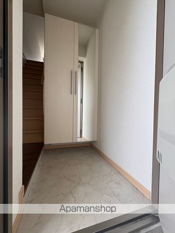 ＪＲ東海道本線 浜松駅 バス乗車時間：20分 最寄りバス停で下車 徒歩7分 4階建 築13年の玄関写真