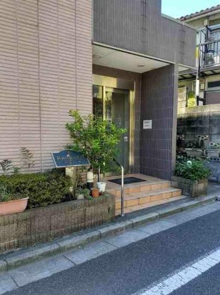 建物外観　落ち着いた雰囲気。