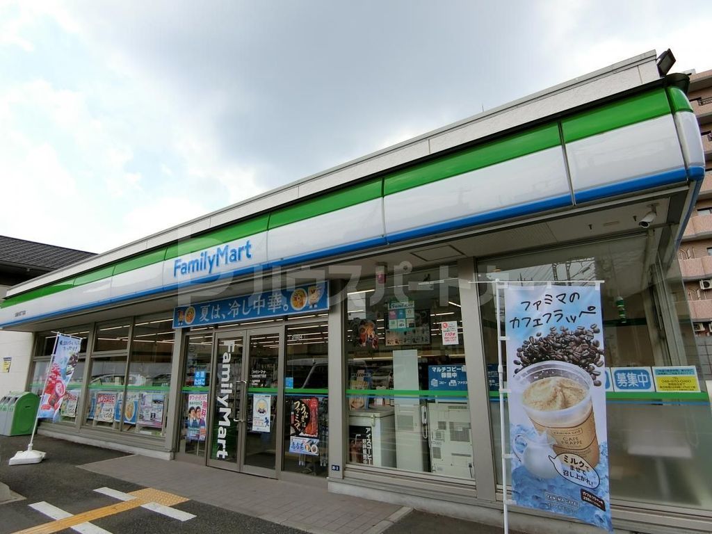 コンビニ　ファミリーマート北越谷四丁目店（コンビニ）まで180m