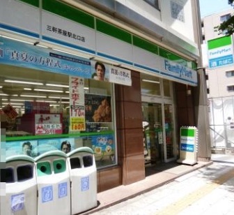 コンビニ　ファミリーマート三軒茶屋駅北口店（コンビニ）まで50m