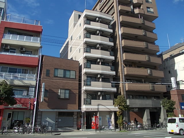 建物外観　タイル張りの外観
