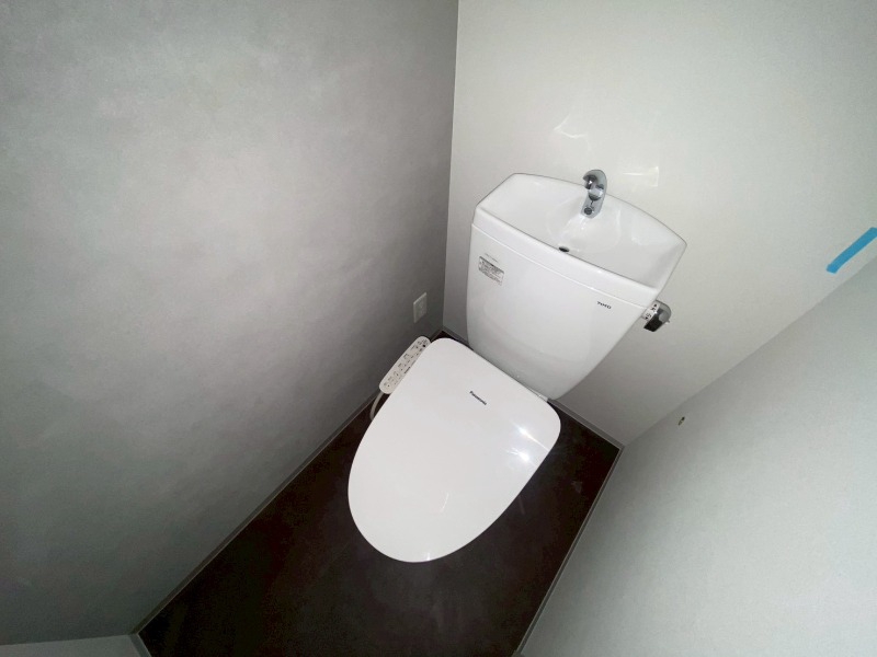 トイレ　シャワートイレになっているので快適です！
