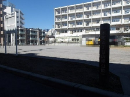 その他　本町４丁目公園（その他）まで303m