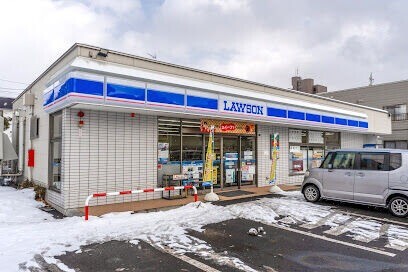 コンビニ　ローソン札幌美園2条六丁目店（コンビニ）まで58m