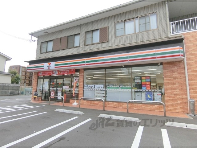 コンビニ　セブンイレブン枚方津田駅前店（コンビニ）まで220m