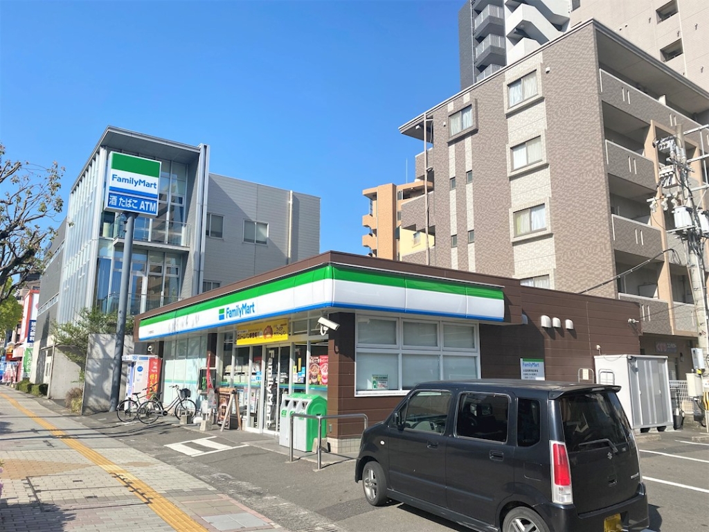 コンビニ　ファミリーマート 二中通電停前店（コンビニ）まで321m