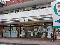 コンビニ　セブンイレブン（コンビニ）まで330m