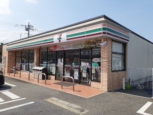 コンビニ　セブンイレブン総合学園高前店（コンビニ）まで1000m
