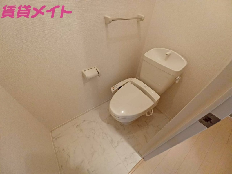 トイレ　別部屋反転画像参考