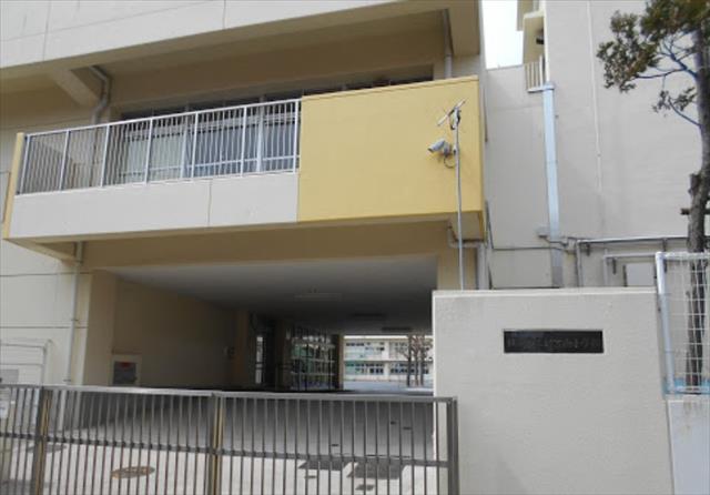 小学校　横浜市立日吉南小学校（小学校）まで311m