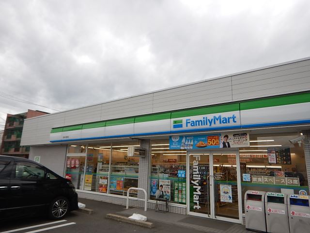 コンビニ　ファミリーマート（コンビニ）まで730m