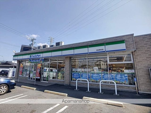 コンビニ　ファミリーマート（コンビニ）まで561m