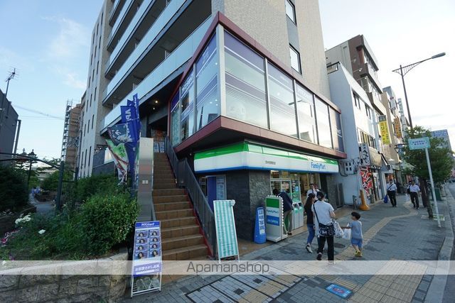 コンビニ　ファミリーマート（コンビニ）まで382m
