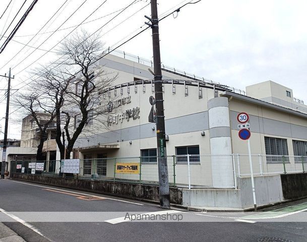 中学校　川口市立仲町中学校（中学校）まで376m