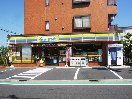 コンビニ　ミニストップ 成城通店（コンビニ）まで825m