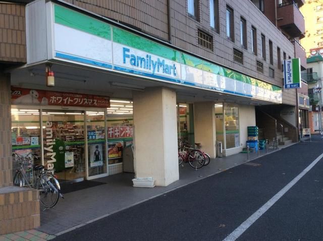 コンビニ　ファミリーマート（コンビニ）まで673m