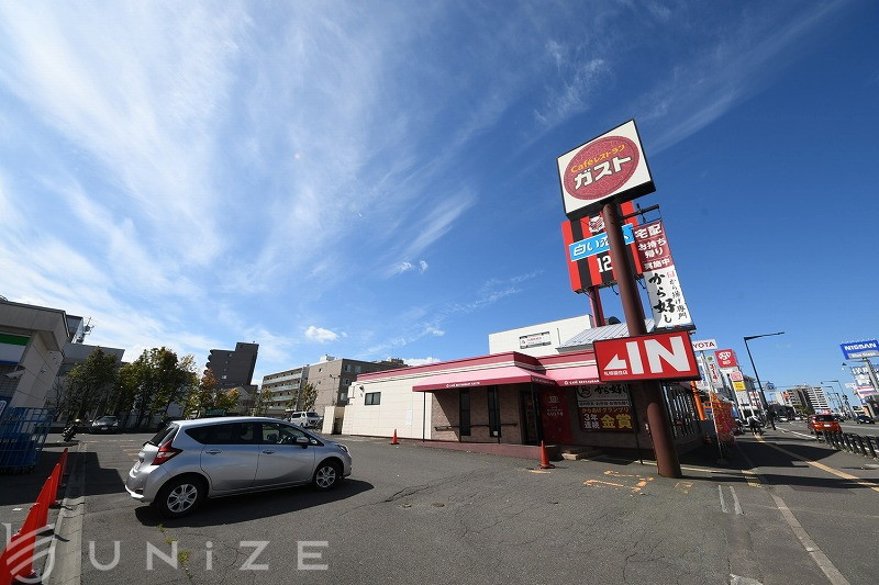 飲食店　ガスト札幌福住店（から好し取扱店）（飲食店）まで728m