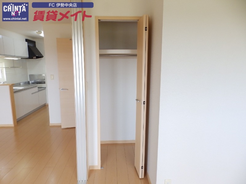 収納　同型反転タイプです。