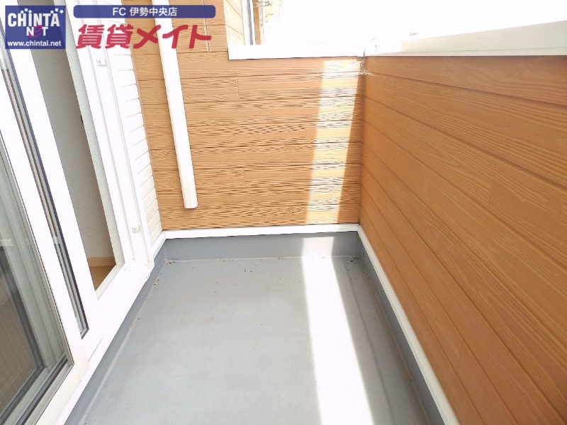 バルコニー　同型反転タイプです。