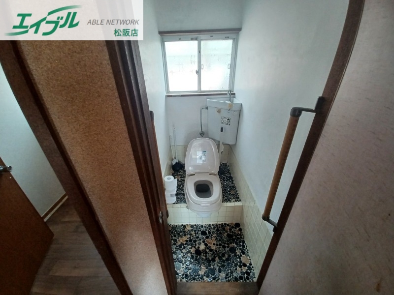 久保町W様貸家のトイレ写真