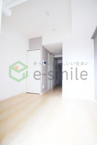 居室・リビング　こちらのリビングで趣味の時間をお楽しみください※別号室の写真