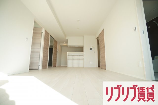 ＪＲ総武線 千葉駅 徒歩7分 14階建 築6年の居間写真