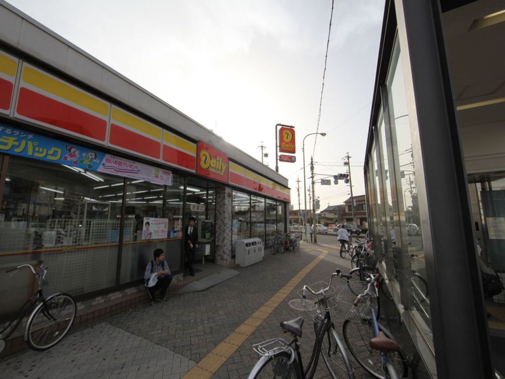 コンビニ　デイリーヤマザキ 中川高畑店（コンビニ）まで246m
